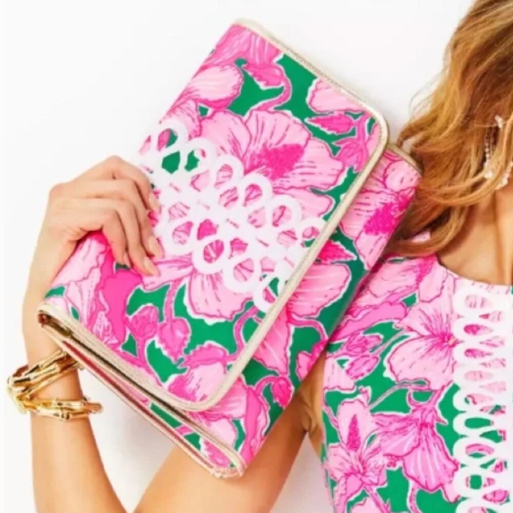 NWT Lilly Pulitzer Kelly Green Hibis Kiss Oversized Clutch